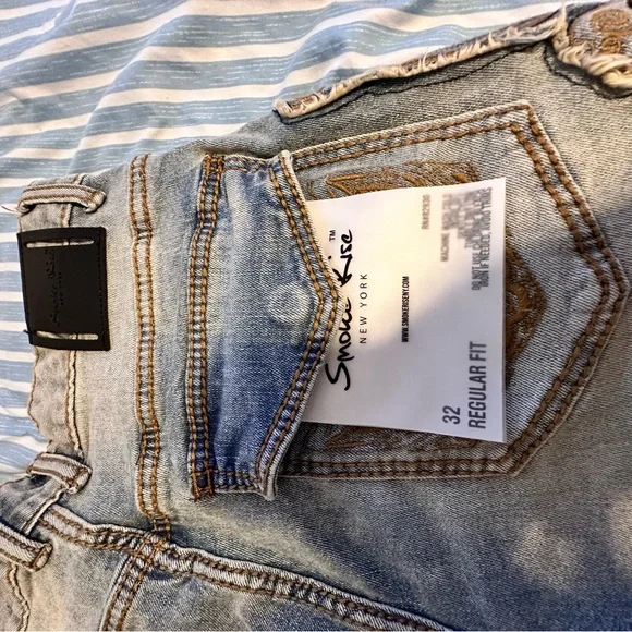 Stylish Distressed Jean Shorts with Embroidered Design - Picture 6 of 6